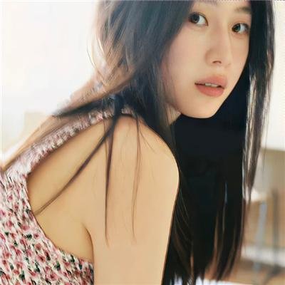 四月的女儿 海报
